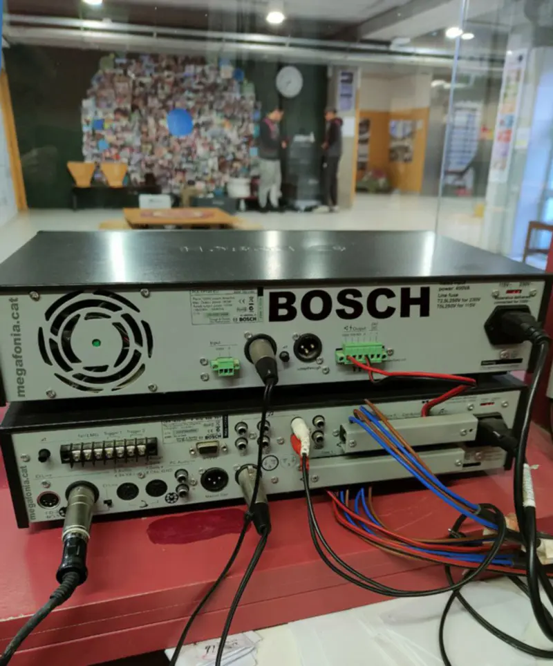 Reparar amplificador BOSCH en una escuela instituto