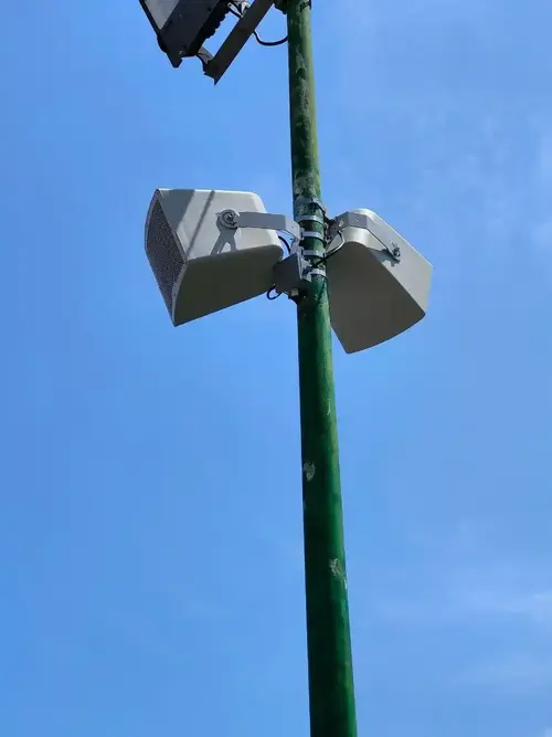 Instalación altavoces patio alta potencia