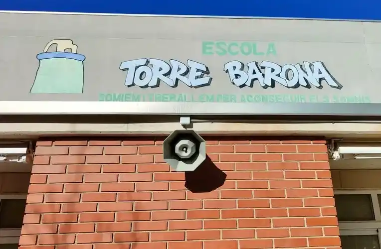 Altavoz patio escuela Torre Barona