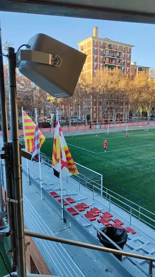 Altavoces de alta potencia campo de fútbol