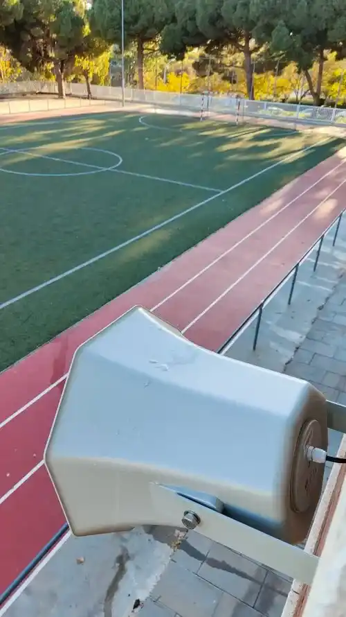Altavoces pista de atletismo